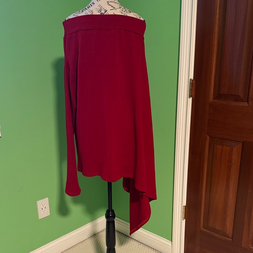 Elegant Red Off-Shoulder Sweater with Black Pocket - Picture 6 of 6